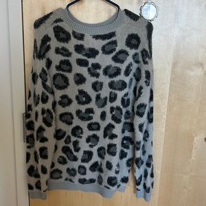 Grey cheat print sweater